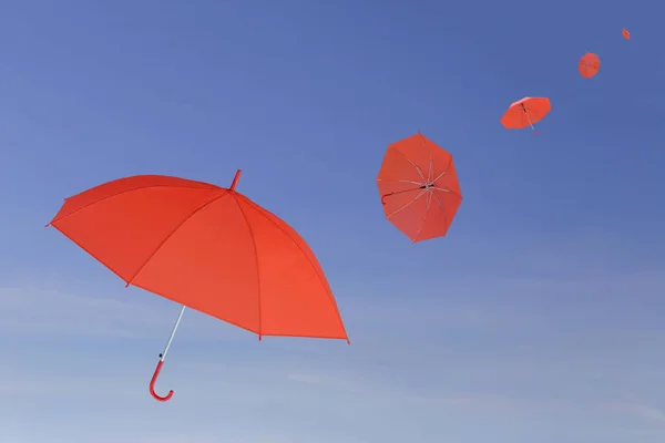 Parapluie rouge soufflé par le vent . — Photo