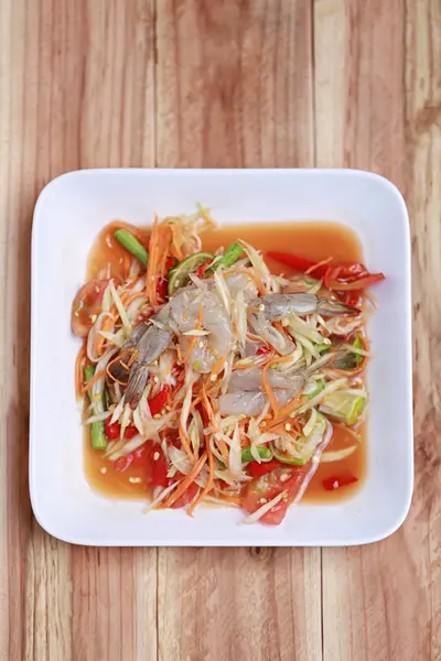 SOM TUM, alimentos tailandeses o ensalada de papaya en sabor picante y es popular —  Fotos de Stock