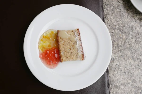 Dessert baked or fruit bread on white dish. — Stock Photo, Image