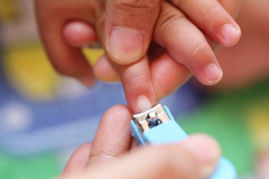 Mavi tırnak makası.