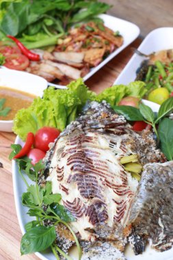 Kavrulmuş Tilapia balık Tay gıda tarzı tasarım diyet arka planı için.