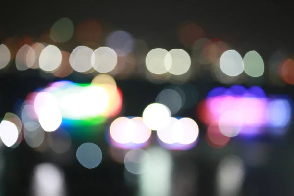 デザインの背景の暗い夜で抽象的な色ボケ — ストック写真