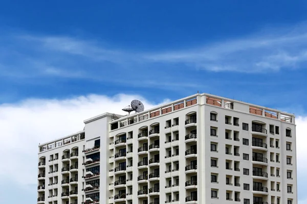 Rascacielos Alta Empresa Edificio Sobre Fondo Cielo Azul —  Fotos de Stock