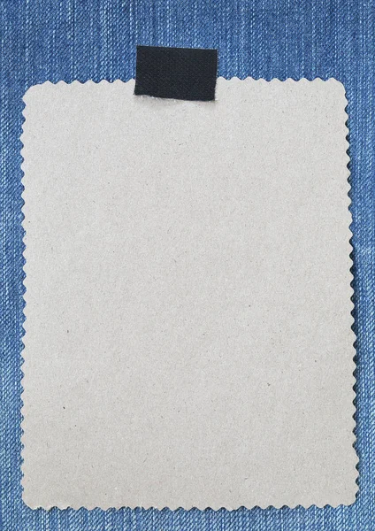画像にメッセージ テキストを入力できる空の便箋 デニムの背景にコピー スペース — ストック写真
