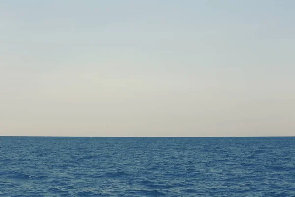 Zee Golf Blauwe Hemelachtergrond Tropische Oceaan Zomer — Stockfoto