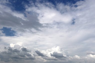 Gün boyu tasarım doğa arka plan için mavi gökyüzünde bulut.