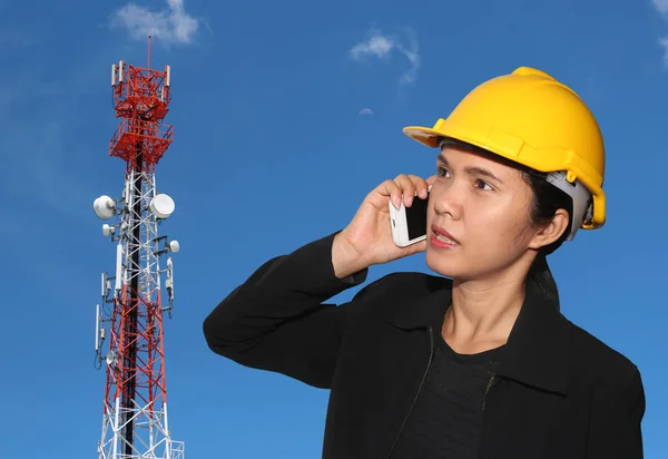 Business Woman Call Smartphone Telephone Tower Blue Sky Background Concepts — Stock Photo, Image