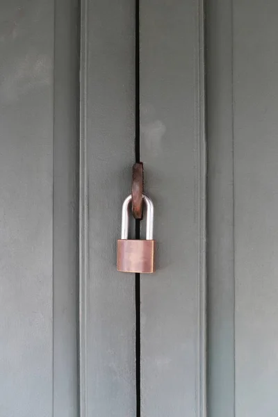 Wooden door lock by Steel padlock. — Stock Photo, Image