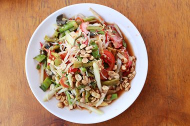 Fasulye Papaya salatası veya Somtum Tay gıdalarda mix.