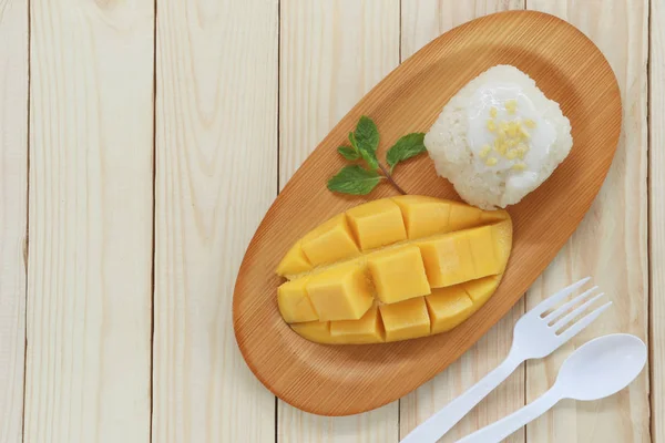 Tradiční thajský dezert mango s lepkavou rýži smíchejte kokos m — Stock fotografie