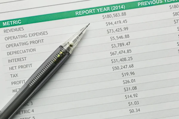 Fekete ceruza helyezett grafikon papír-üzleti. — Stock Fotó