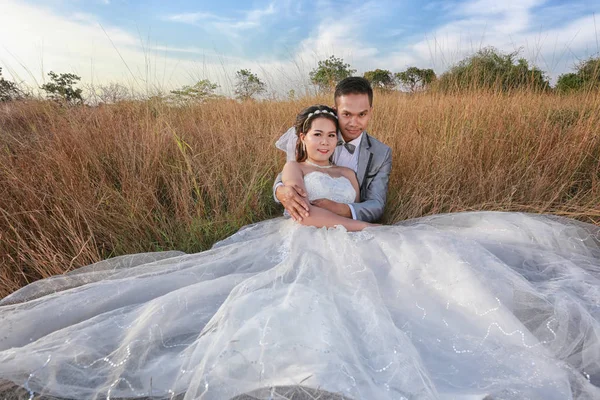 Pre boda fotos de novia y novio asiático en concepto de amor de f — Foto de Stock