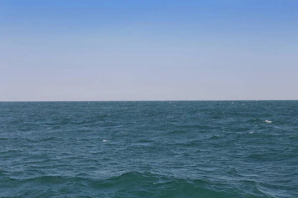 Blu mare e cielo sfondo . — Foto Stock