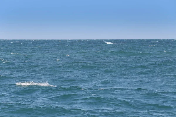 Blu mare e cielo sfondo . — Foto Stock