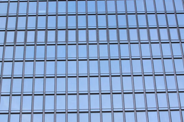 Pared de cristal de un rascacielos . — Foto de Stock