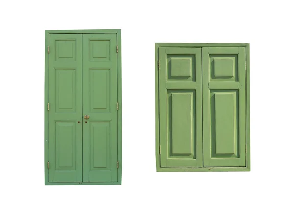 Porta de madeira verde e janelas isoladas em fundo branco . — Fotografia de Stock