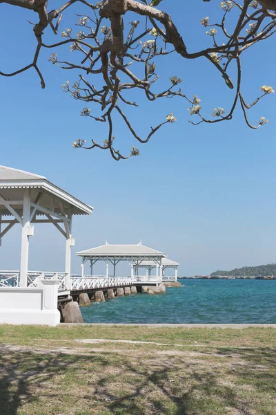 Asadang Bridge Ko Si Chang ważne miejsca i popularna wycieczka — Zdjęcie stockowe