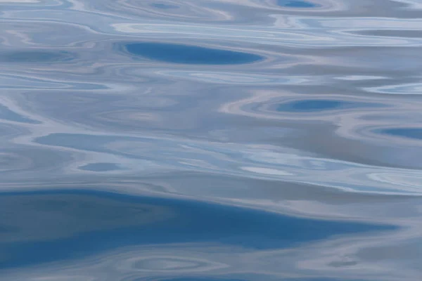 Oberfläche des blauen Meeres. — Stockfoto