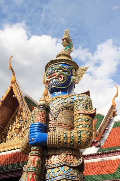 Statua gigante nel tempio Thailandia . — Foto Stock