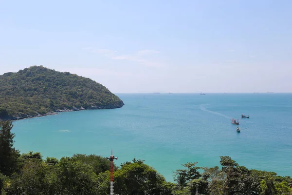 Zona marítima de Hat Tham Phang en Koh Si Chang, Atractivo turístico popular —  Fotos de Stock