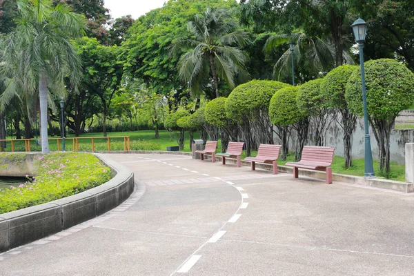 Городские парки или общественный парк Бенджакити в дневное время . — стоковое фото