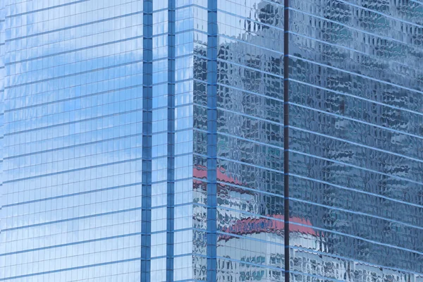 Parede de edifício alto ou vidro azul de fundo arranha-céu . — Fotografia de Stock