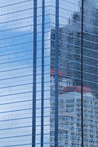 Parede de edifício alto ou vidro azul de fundo arranha-céu . — Fotografia de Stock