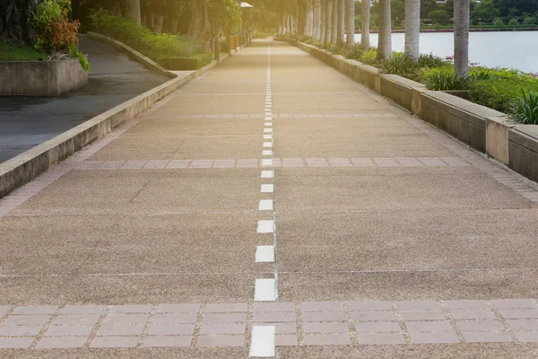 Walkway in the public park. — Stock Photo, Image