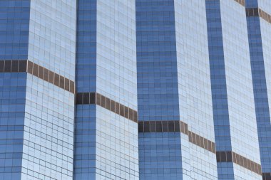 Uzun boylu binası veya gökdelen arka plan cam duvar.