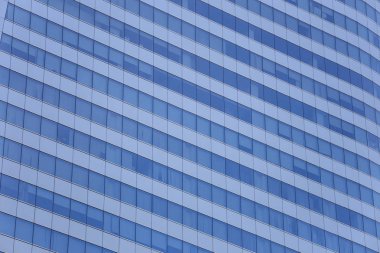 Uzun boylu binası veya gökdelen arka plan cam duvar.