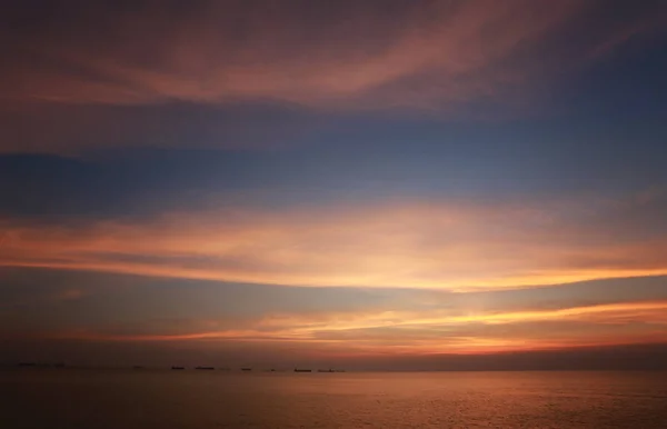 Avondlucht in de twilight-landschap. — Stockfoto