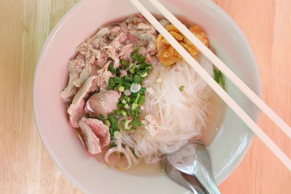 Thaise noedels met varkensvlees bot soep. — Stockfoto