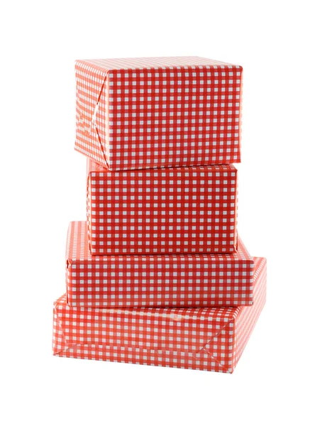 Červená dárková krabice izolované na bílém pozadí. — Stock fotografie