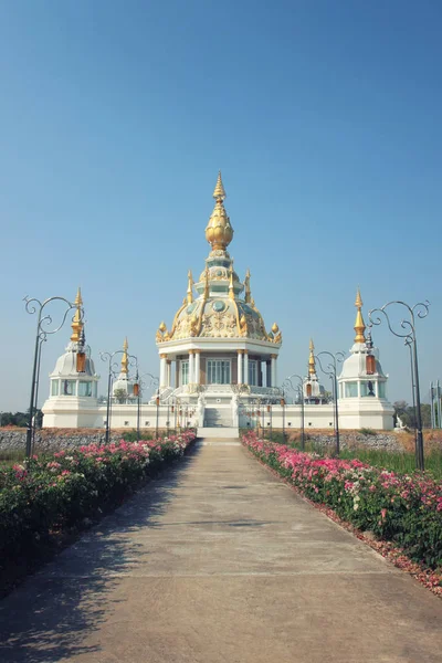 Iglesia budista del millonario Wat Thung en la provincia de Khon Kaen . —  Fotos de Stock