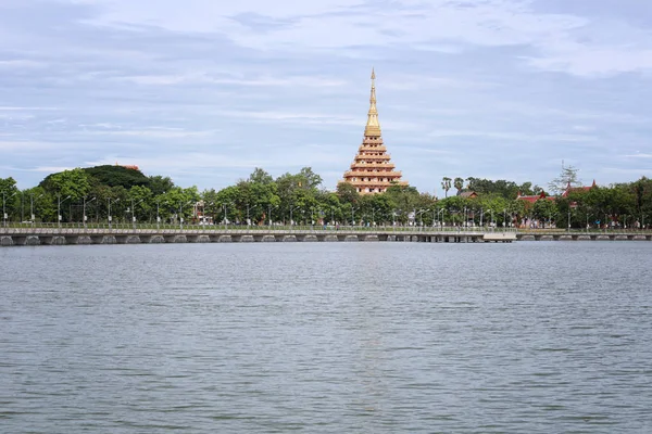WAT Nong wang ve bueng gün zamanlı Kaennakorn lagün görüntülemek.