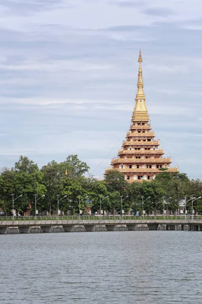 Wat Nong wang i bueng Kaennakorn laguny morze w ciągu dnia. — Zdjęcie stockowe