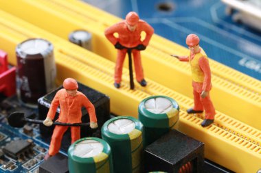 Bir işçi fikir madenciler bilgisayar mainb cevheri için kazma