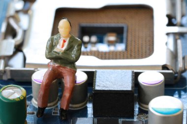 Bilgisayar anakart üzerinde işadamı sit.