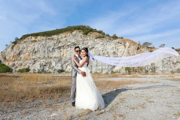 Asiatische Paare Vor Der Hochzeit Fotografie Klippengebiet Thailands Berühmten Touristenattraktionen — Stockfoto