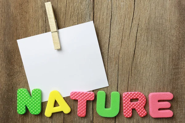 Alfabe doğa yatıyordu eski kahverengi ahşap zemin zemin üzerine.