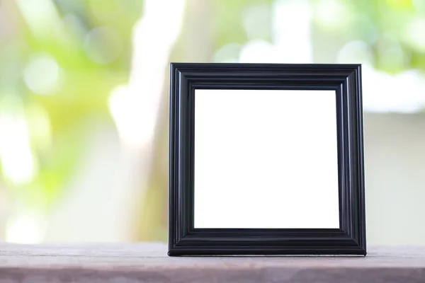 Černý moderní fotorámeček na dřevěné stěně obrazce. — Stock fotografie