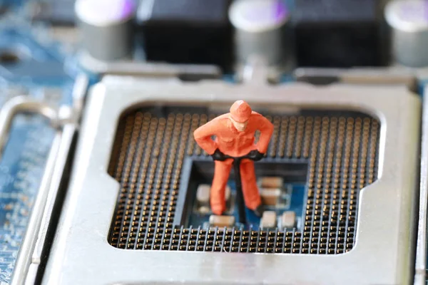 Bir işçi fikir madenciler bilgisayar mainb cevheri için kazma