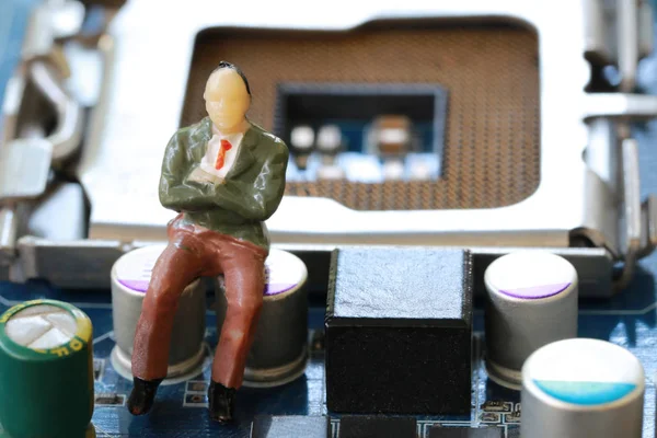 Bilgisayar anakart üzerinde işadamı sit.