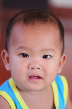 Yüz bir 1 yaşında Asyalı çocuk çocuk, sağlık ve büyüme kavramı.