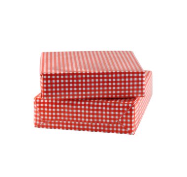 Kırmızı hediye kutusu beyaz arkaplanda izole edildi.