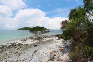 Koh Sichang kıyı alanı Chonburi ili, güzel deniz v