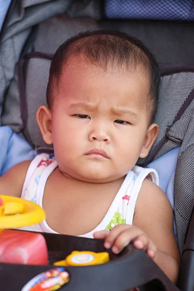 Yüz bir 1 yaşında Asyalı çocuk çocuk, sağlık ve büyüme kavramı.