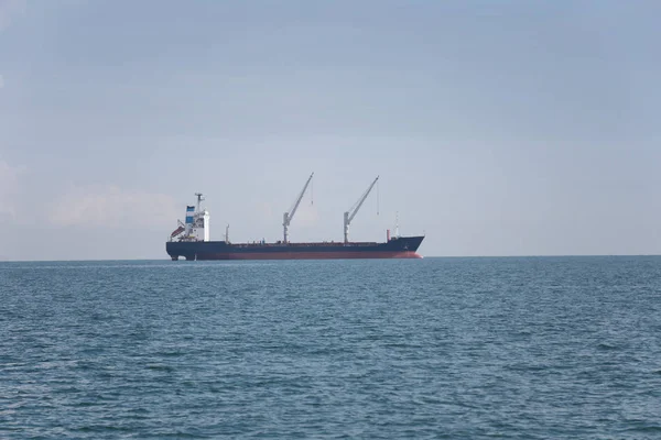 Buque de carga en el mar. — Foto de Stock