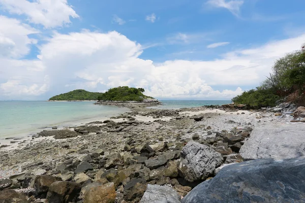 Zona costera de Koh Sichang en la provincia de Chonburi, hermoso mar v — Foto de Stock