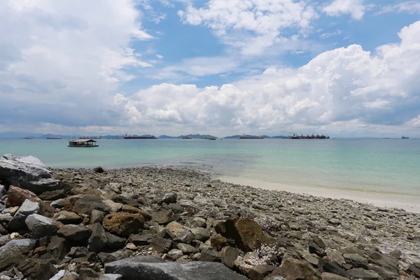 Kustområdet i Koh Sichang i Chon Buri province, vackra havet v — Stockfoto